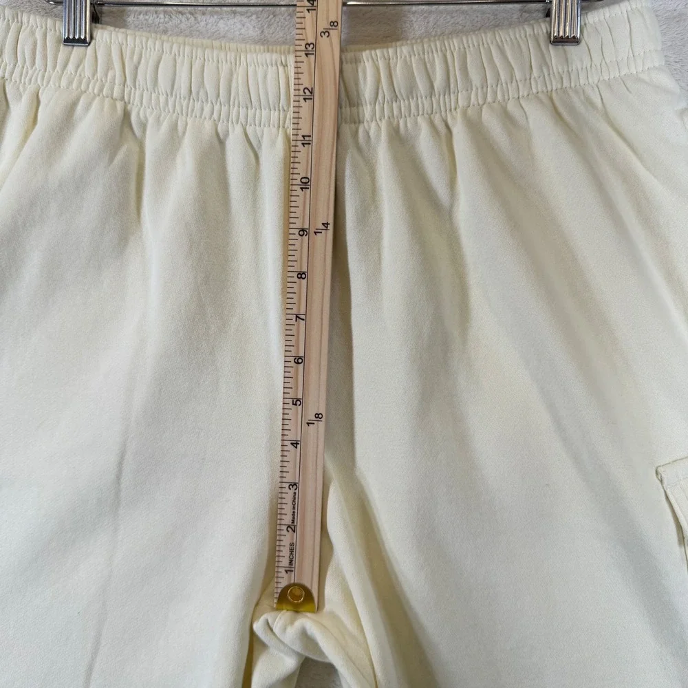 Nike Sportswear Club Mens Cargo Shorts Coconut Milk Fleece Lined Sz L CZ9956-113